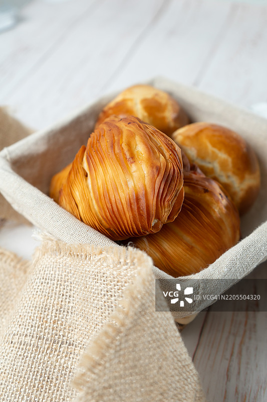 那不勒斯千层饼的篮子图片素材