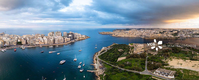 马耳他瓦莱塔和斯利马的日落航拍全景图片素材