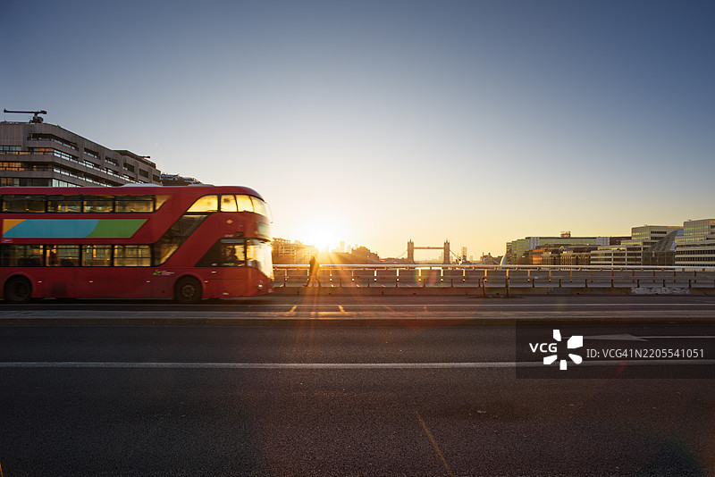 伦敦日出时的城市风光图片素材
