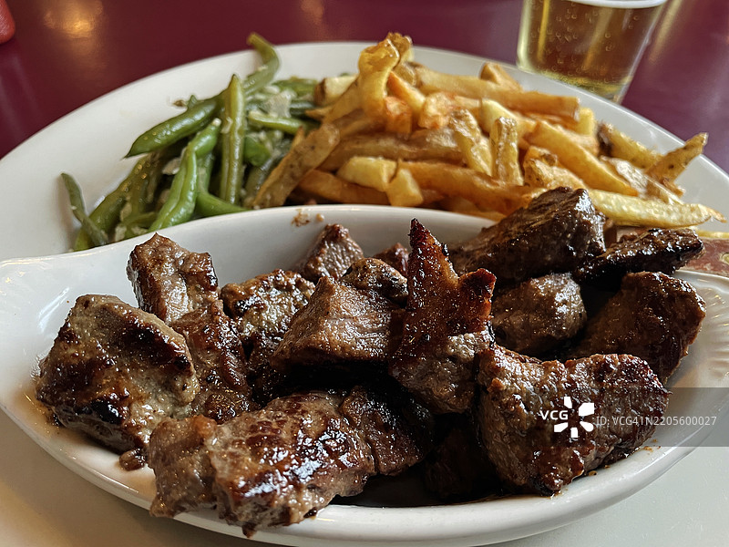 腌制牛排小块晚餐图片素材