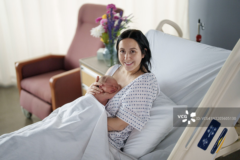 与妈妈的肌肤接触图片素材