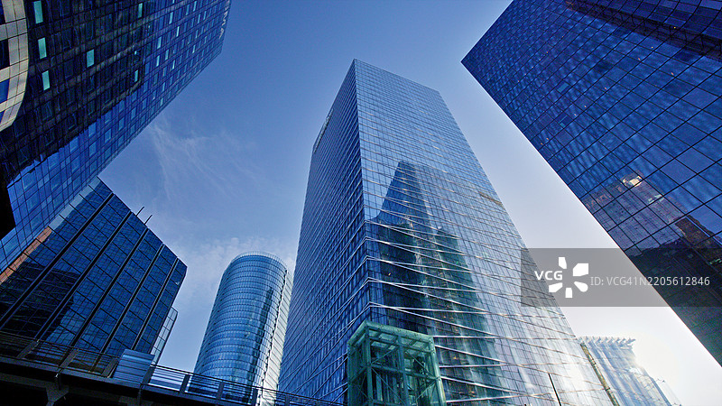 天空中的金融大楼。巴黎图片素材