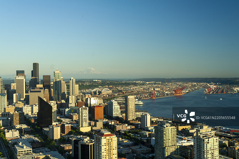 西雅图 - 现代摩天大楼与城市天际线的市中心景观图片素材