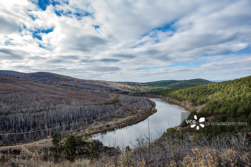 俄罗斯西伯利亚扎巴伊卡尔的乡村风景中的英戈达河图片素材