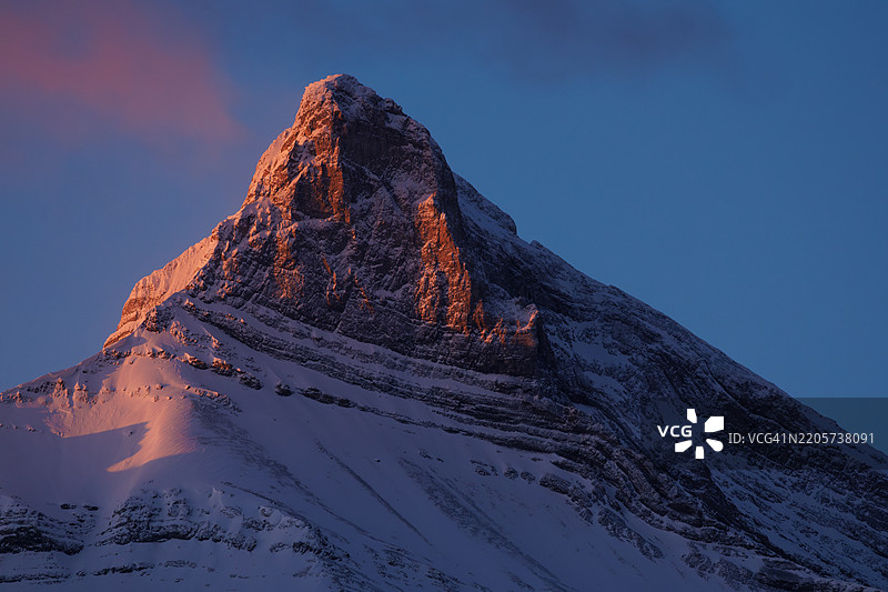 加拿大阿尔伯塔省坎莫尔的大姐山图片素材