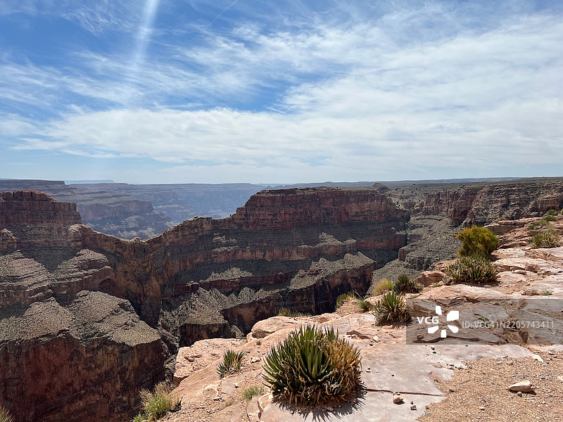 亚利桑那州科科尼诺县的风景如画的景观与多云的天空图片素材