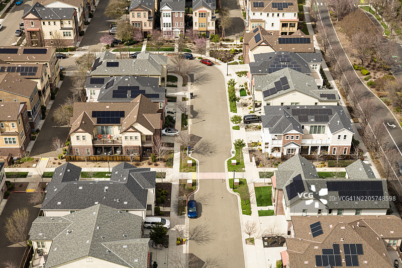 加利福尼亚州阿拉梅达县普莱森顿郊区的街道图片素材