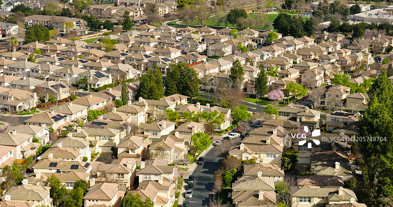 加利福尼亚州阿拉梅达县普莱森顿的住宅区鸟瞰图图片素材