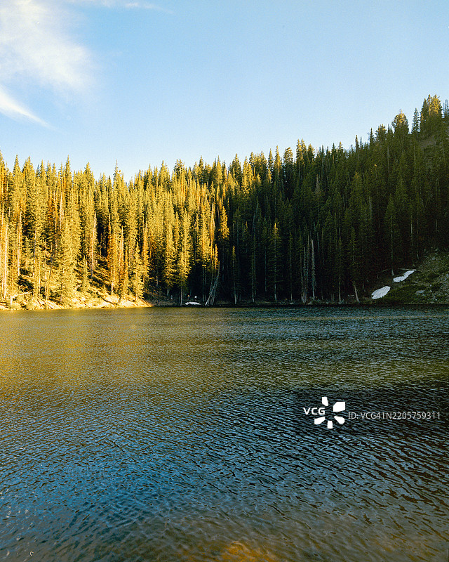 湖泊与天空的美丽景色，犹他州公园城，美国图片素材