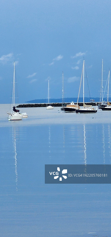 美国纽约州韦斯特切斯特县海上的船只景观图片素材