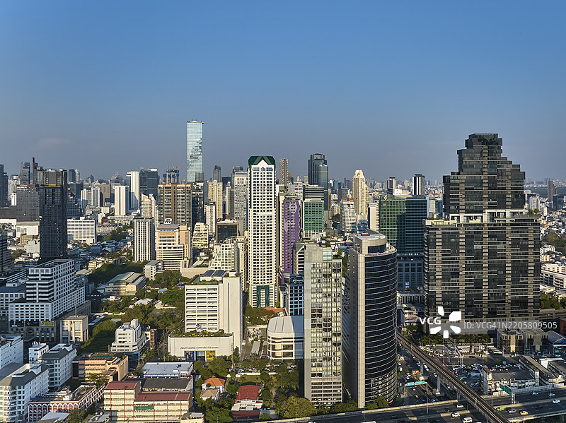 曼谷西隆天际线中的国王权力玛哈纳空大厦图片素材