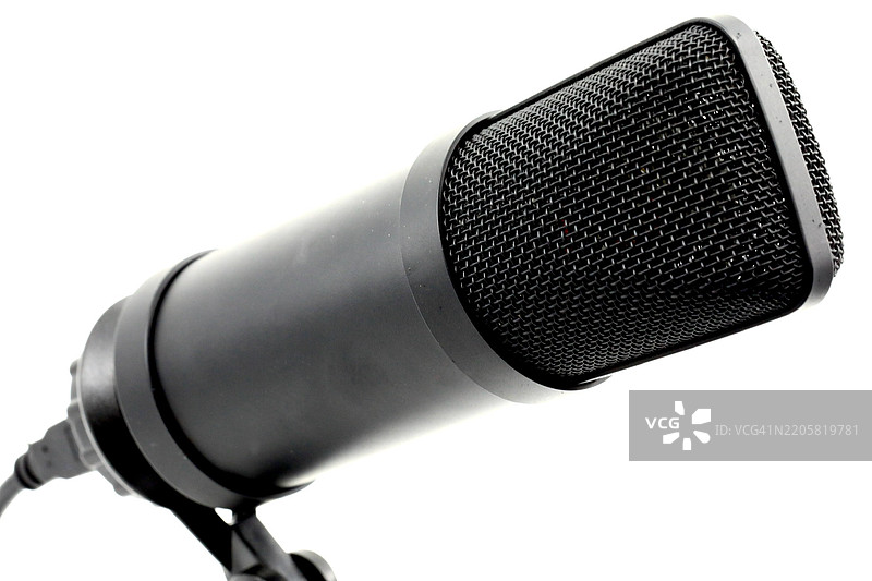 白色背景下的广播麦克风图片素材