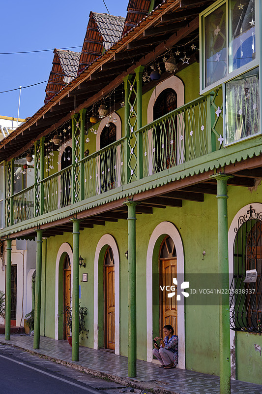 印度，果阿，帕纳吉，丰坦哈斯区，前葡萄牙殖民城市，殖民风格的房屋图片素材