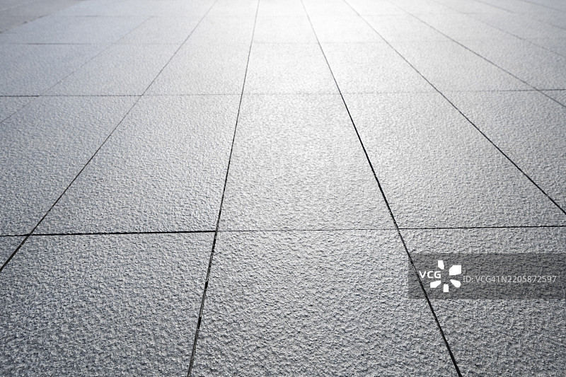 俯瞰空旷的瓷砖地面图片素材