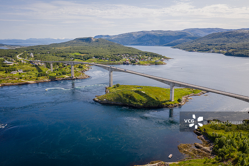挪威博德的盐峡桥横跨盐峡海峡的航拍照片图片素材