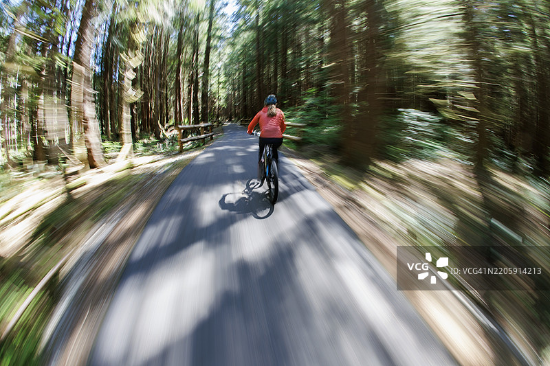 托菲诺到尤克卢利特的自行车道骑行图片素材