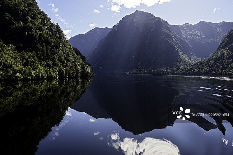 歪臂，怀疑声 III，菲ordland国家公园，新西兰图片素材