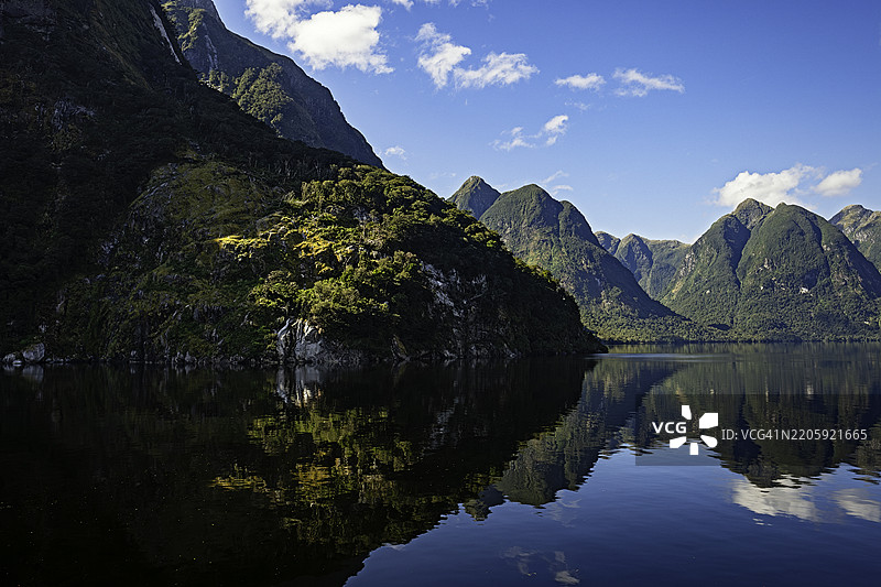 弯曲的手臂，怀疑之声，菲ordland国家公园，新西兰图片素材