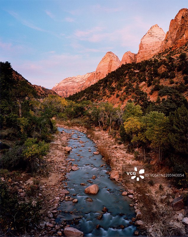 日落时分的锡安国家公园守望者图片素材