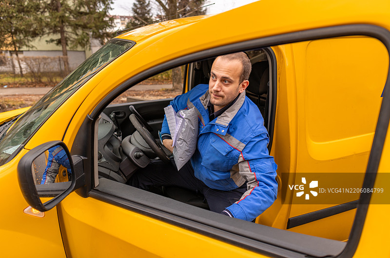 携带神秘包裹的旅程图片素材