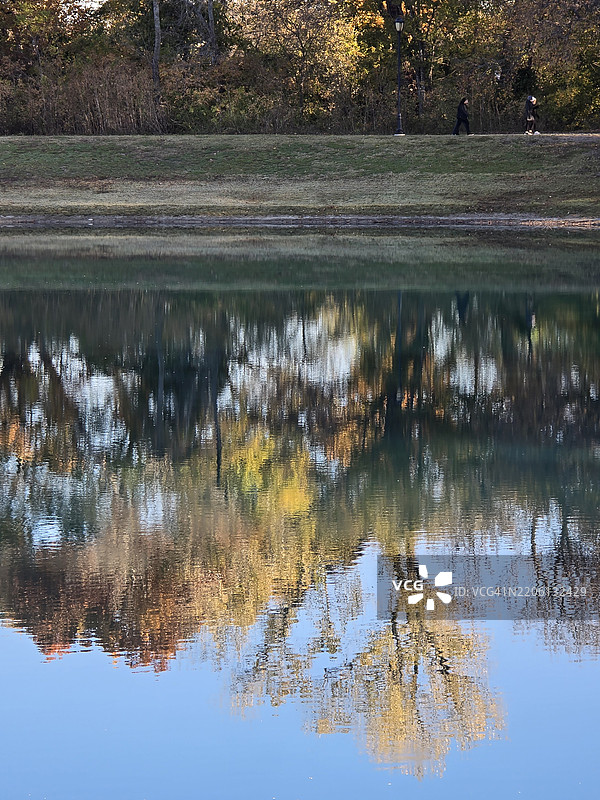 德克萨斯州麦金尼的湖泊与天空的美丽景色图片素材