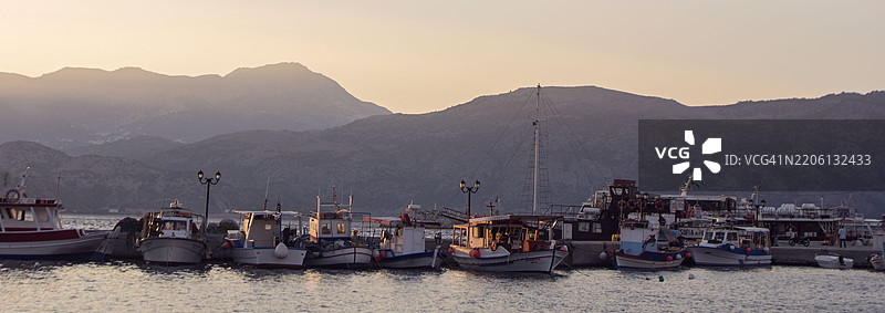 希腊港口的日落图片素材