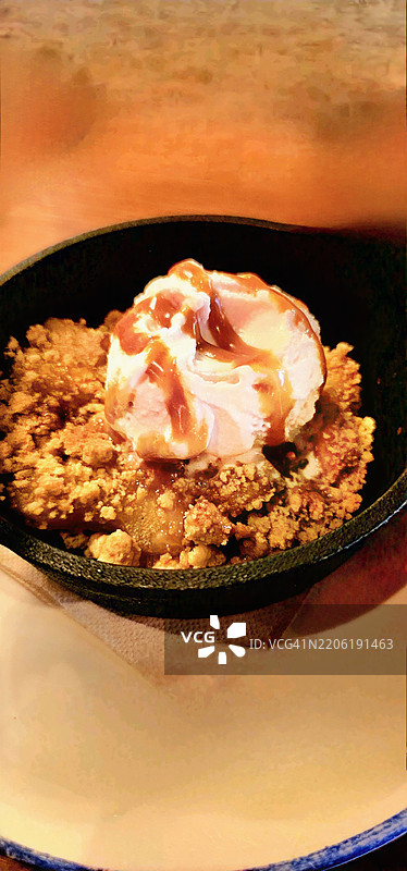 苹果酥皮配冰淇淋图片素材