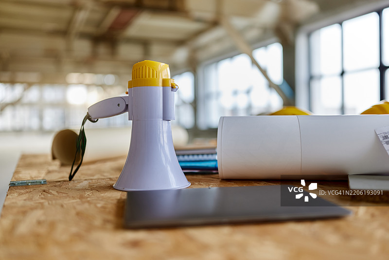 建筑工地上的建筑设备！图片素材