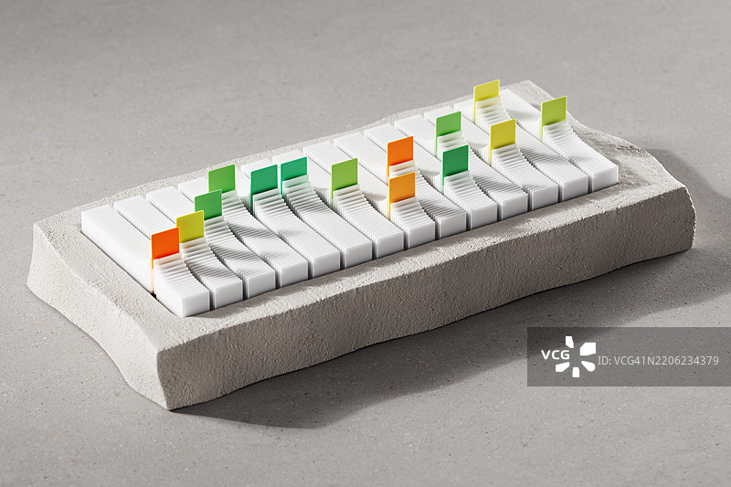 大数据处理和存储概念，带有彩色标签的白色方块图片素材