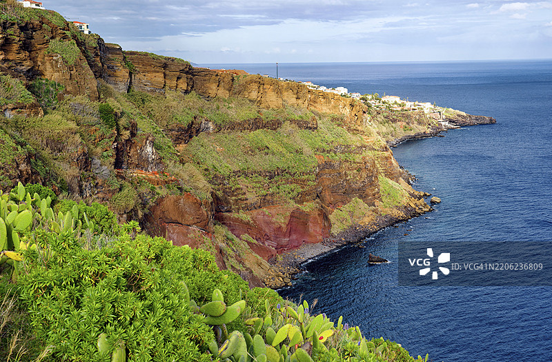 加拉哈乌观景点的基督雕像，基督王雕像，悬崖，旅游景点，加拉哈乌，圣克鲁斯市，马德拉，葡萄牙，欧洲图片素材