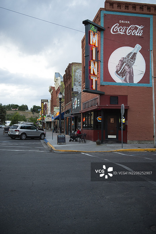 利文斯顿的电影院外观和涂鸦可口可乐图像图片素材