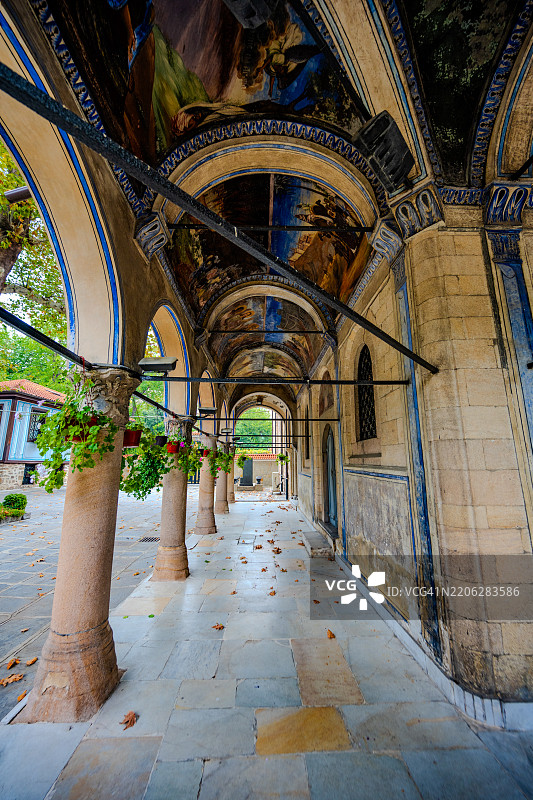 普罗夫迪夫圣君士坦丁与圣海伦娜教堂的彩绘拱形走廊图片素材