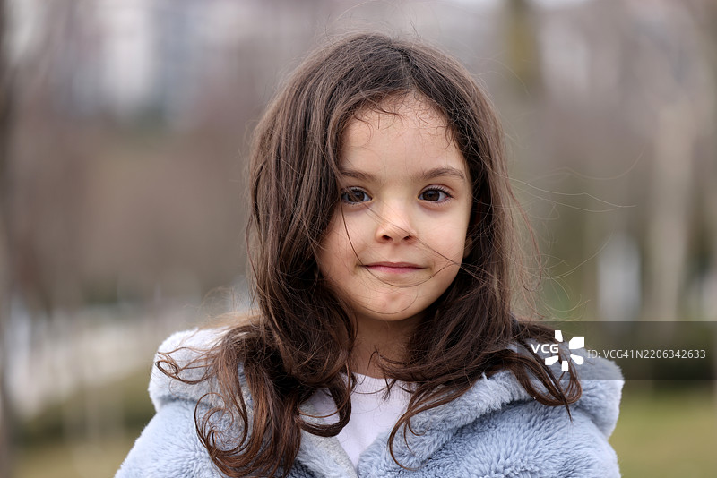 小女孩肖像图片素材
