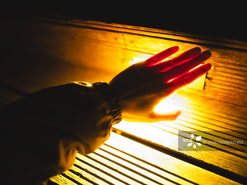 手触摸光线图片素材