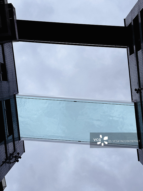 伦敦九榆树的天空游泳池。图片素材