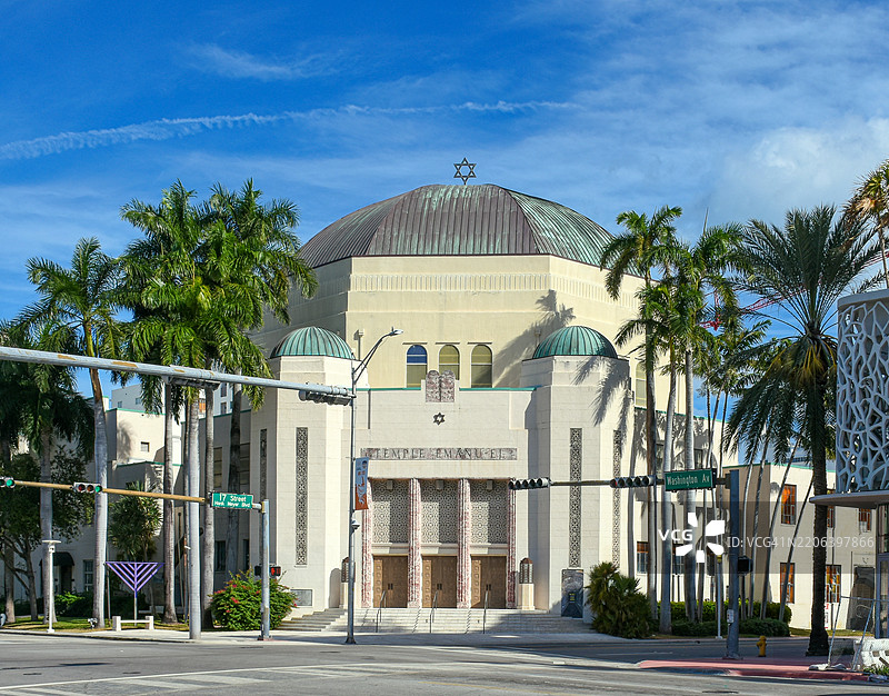 迈阿密海滩的“以马努埃尔”犹太教堂，采用装饰艺术风格，位于美国佛罗里达州迈阿密。图片素材