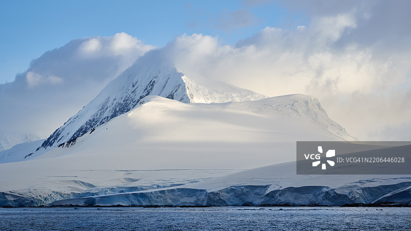 山与云，纽迈尔海峡图片素材