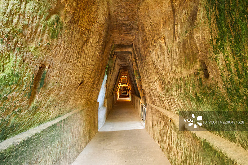 西比尔洞穴是位于古城库马的地下建筑群，位于现今那不勒斯大都市区的郊区。图片素材