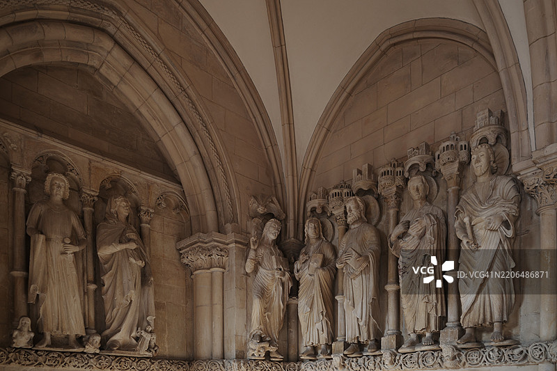 明斯特大教堂内雕刻的中世纪石雕宗教人物图片素材