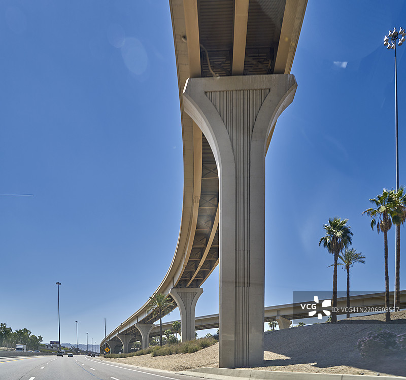 美国亚利桑那州凤凰城的高速公路图片素材