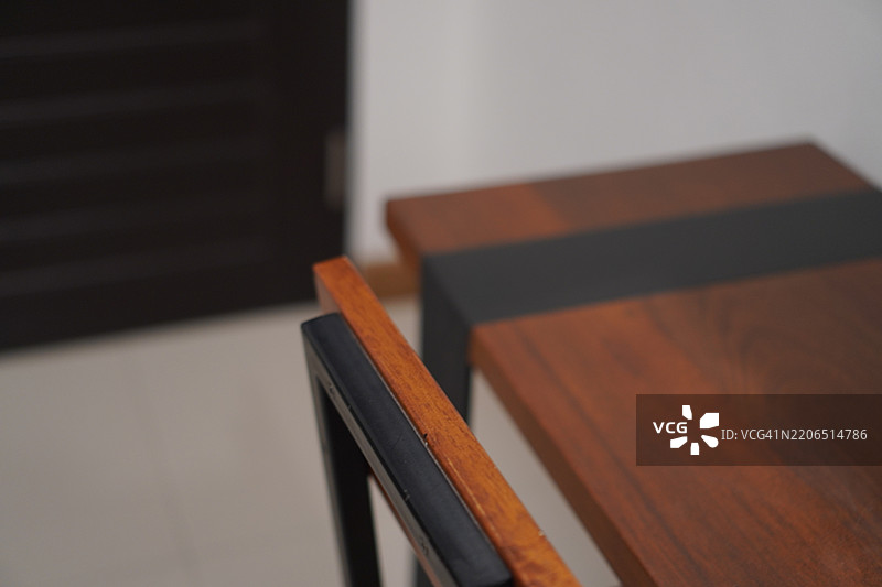 空的棕色木桌图片素材