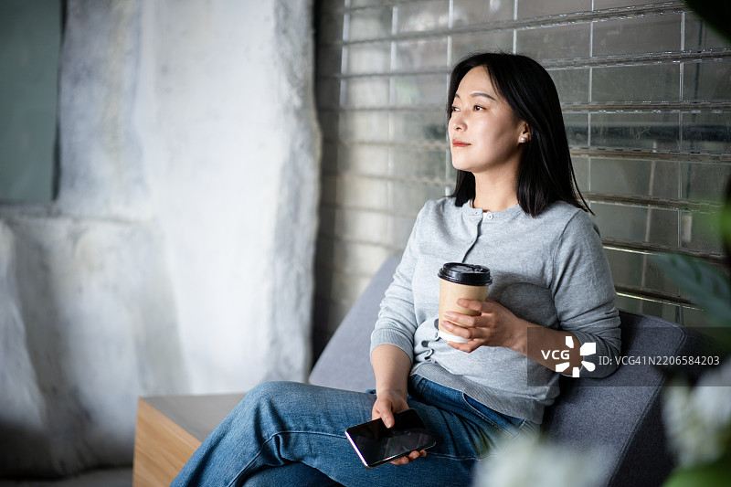 亚洲女性侧脸肖像图片素材