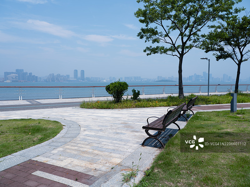 公共公园内的空旷道路图片素材