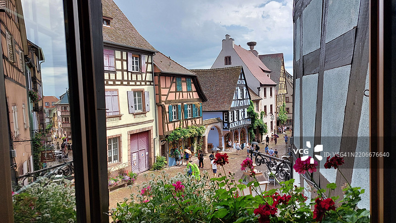 里克维尔 - 从窗户看 - 美女与野兽的城市图片素材