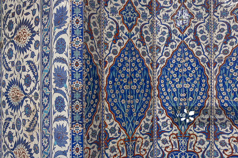 土耳其伊斯坦布尔鲁斯坦帕夏清真寺内的伊兹尼克瓷砖图片素材