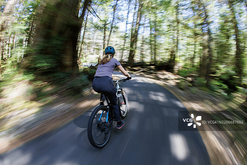 托菲诺到尤克卢利特的自行车道骑行图片素材