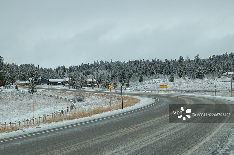 雪山公路图片素材