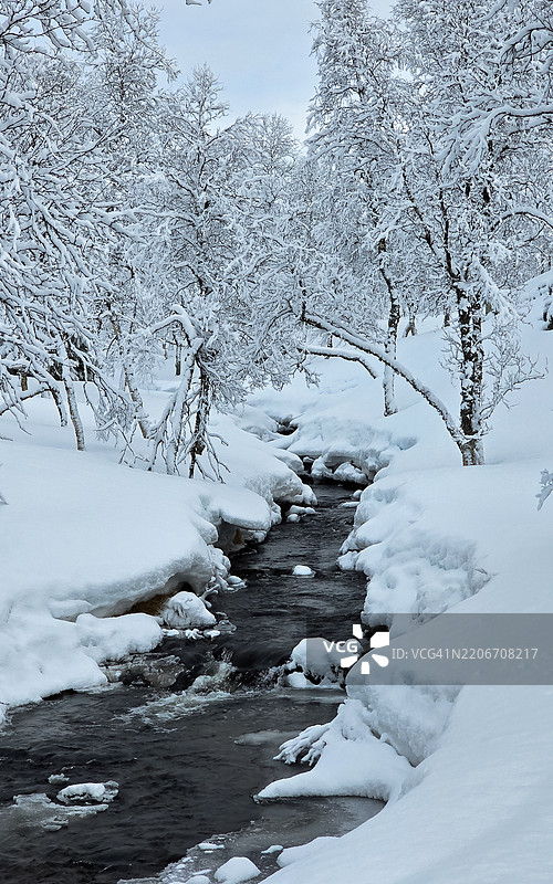雪覆盖的风景如画的景观图片素材
