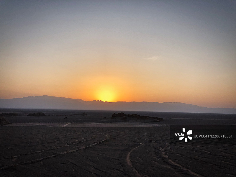 日落时分沙漠与天空的美丽景色图片素材