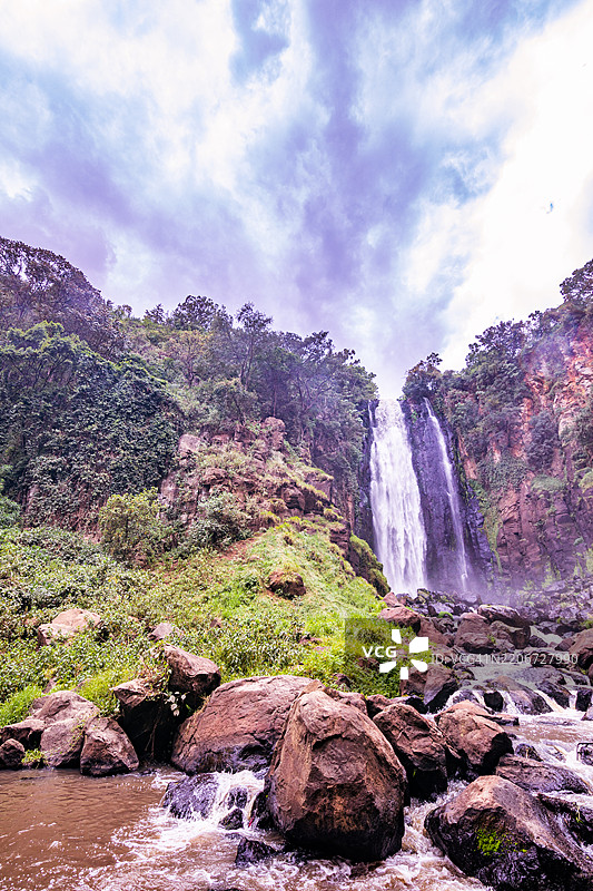 汤姆森瀑布是位于肯尼亚莱基皮亚县尼亚胡鲁鲁的埃瓦索·恩吉罗河上的一座74米（243英尺）高的瀑布。图片素材